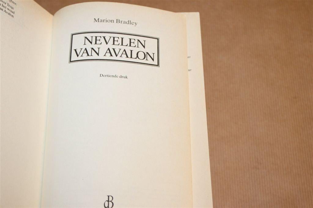 Bradley — Nevelen van Avalon, Dik Epos Koning Arthur, Boeken, Ophalen of Verzenden, Gelezen