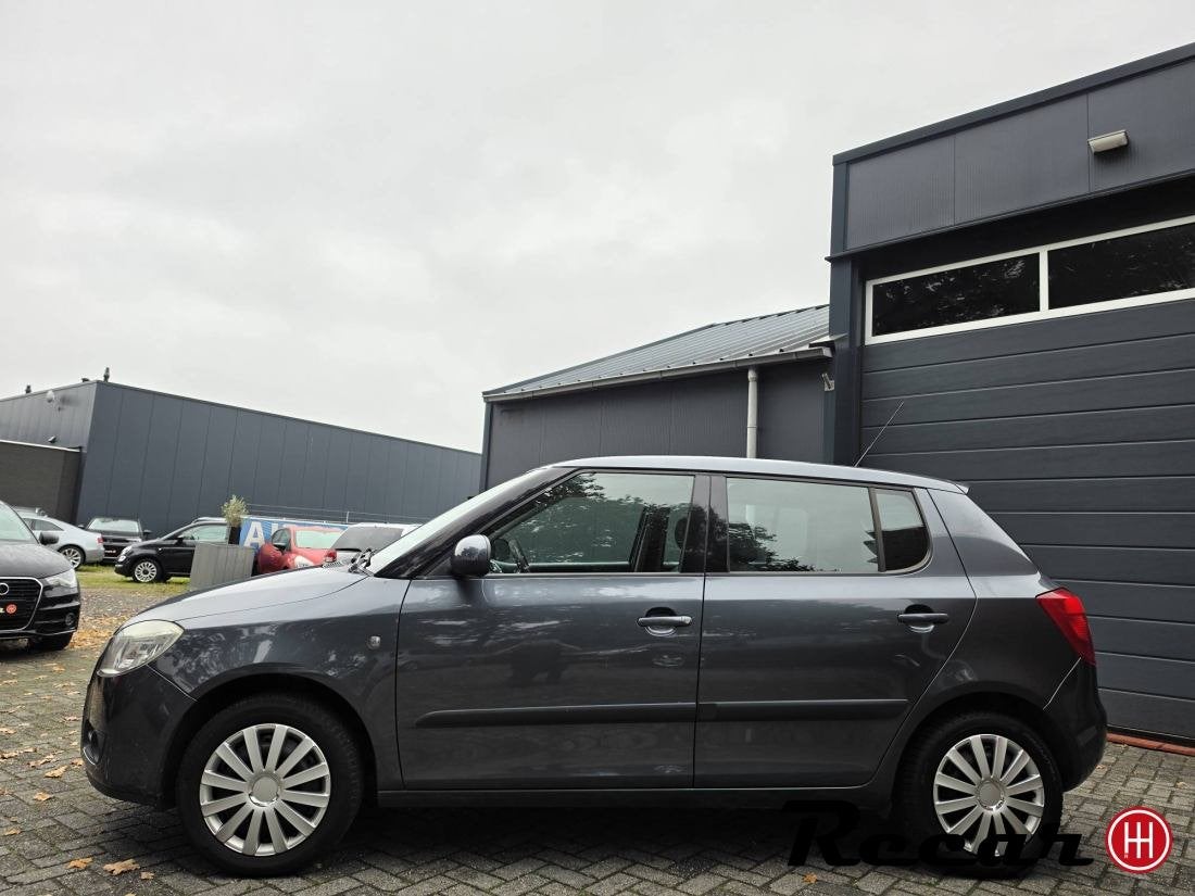 Skoda Fabia - 1.4-16V Classic/Climatic/5Drs/Trekh/133Dk, Auto's, 86 pk, 4 cilinders, Euro 4, Zilver of Grijs