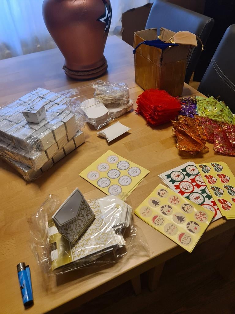 Diverse verpakkingsmaterialen: doosjes, zakjes, stickers, Ophalen