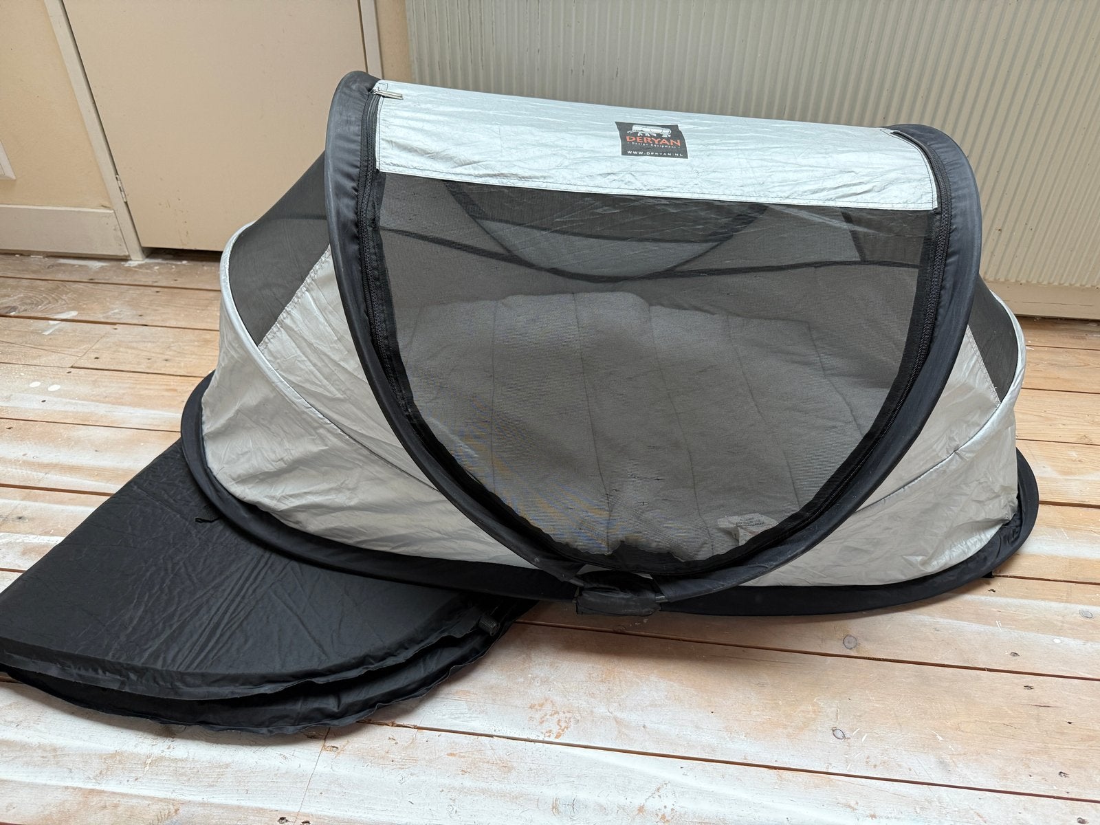 Deryan Luxe Campingbed/Tentje met Zelfopblaasbaar Matras, Kinderen en Baby's, Ophalen, Gebruikt, Reisbedje