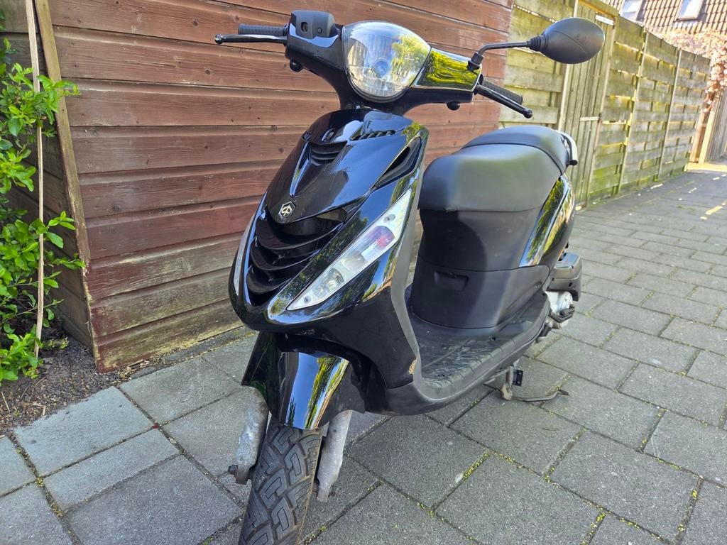 Piaggio zip blauwe plaat 2011, Fietsen en Brommers, Scooters | Piaggio, Ophalen