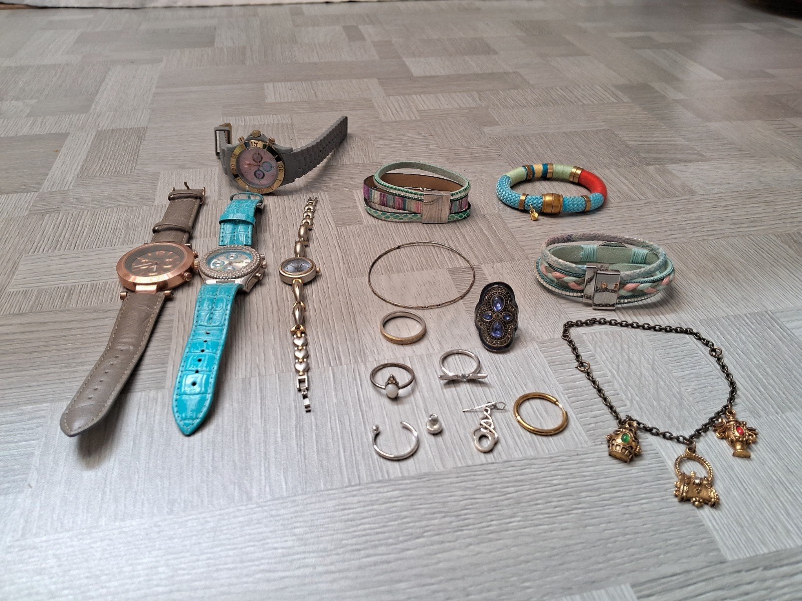 Diverse horloges ringen armbanden, Ophalen, Zo goed als nieuw, Overige kleuren, Overige materialen