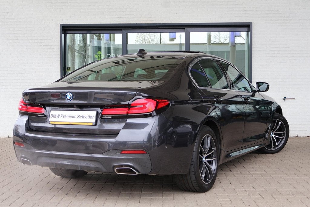 BMW 5 Serie 545e xDrive | M Sport | Panorama Dak | Stoelverw, Auto's, BMW, Stof, Gebruikt, 394 pk, Plug-in hybride