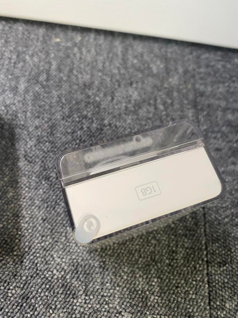 Apple iPod Shuffle 2e generatie - 1GB (Zilver en Grijs), Audio, Tv en Foto, Mp3-spelers | Apple iPod, Shuffle, Nieuw, Zilver, Minder dan 2 GB