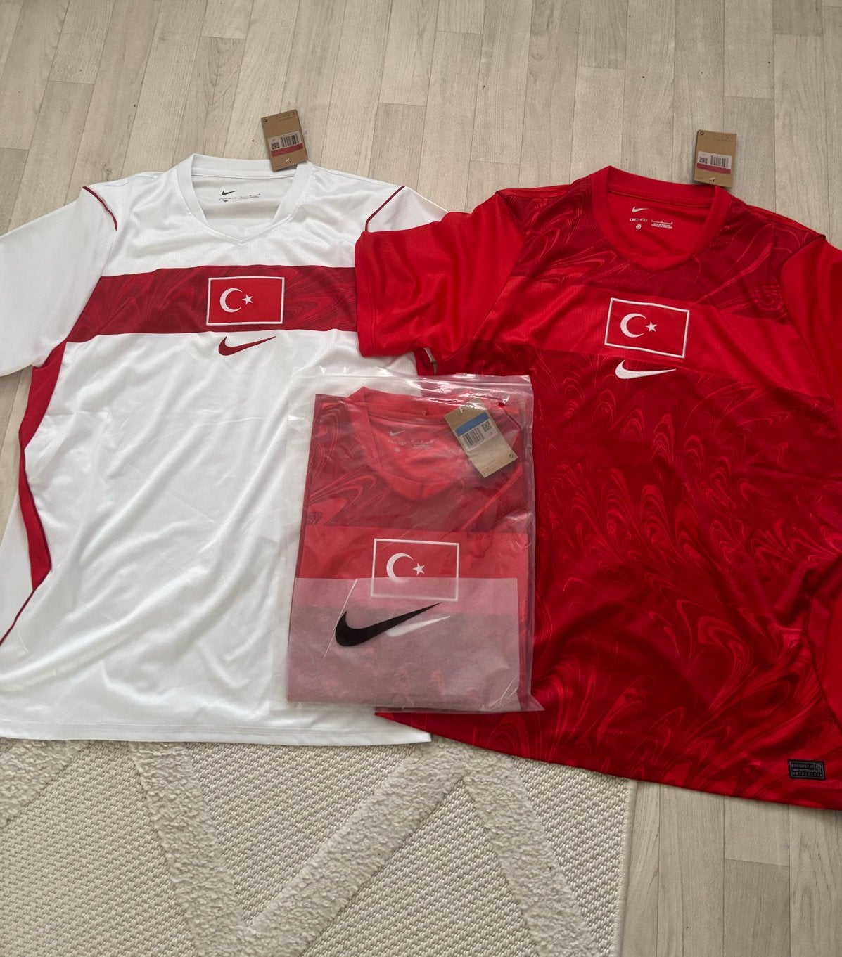 Turkije WK 2026 Thuis & Uitshirt Bundel Maat M & L, Kleding | Heren, Maat 48/50 (M), Nieuw, Ophalen of Verzenden, Voetbal