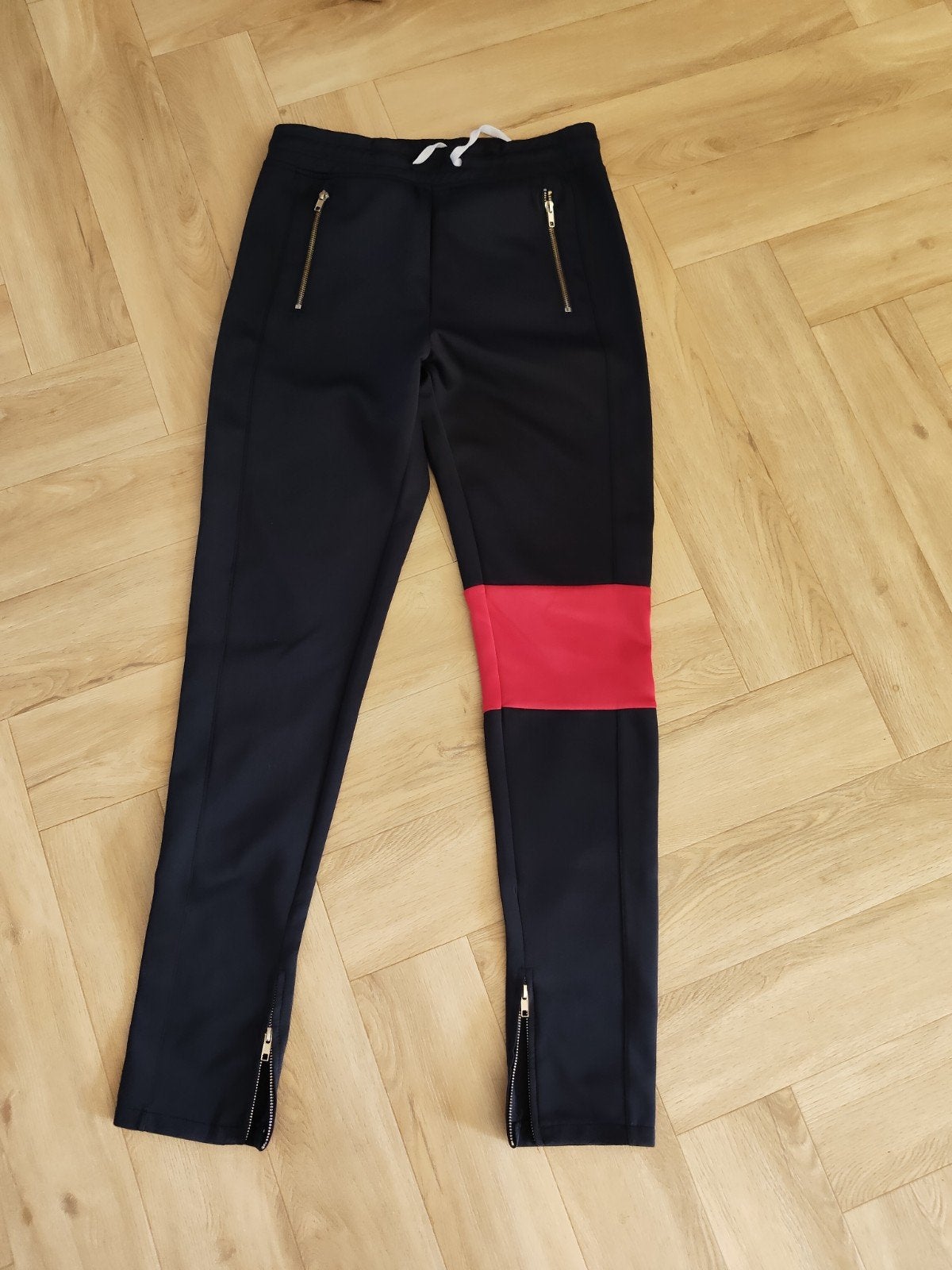 BANILEUE Joggingbroek Zwart/Rood Maat S, Zwart, W32 (confectie 46) of kleiner, Zo goed als nieuw, BANLIEUE