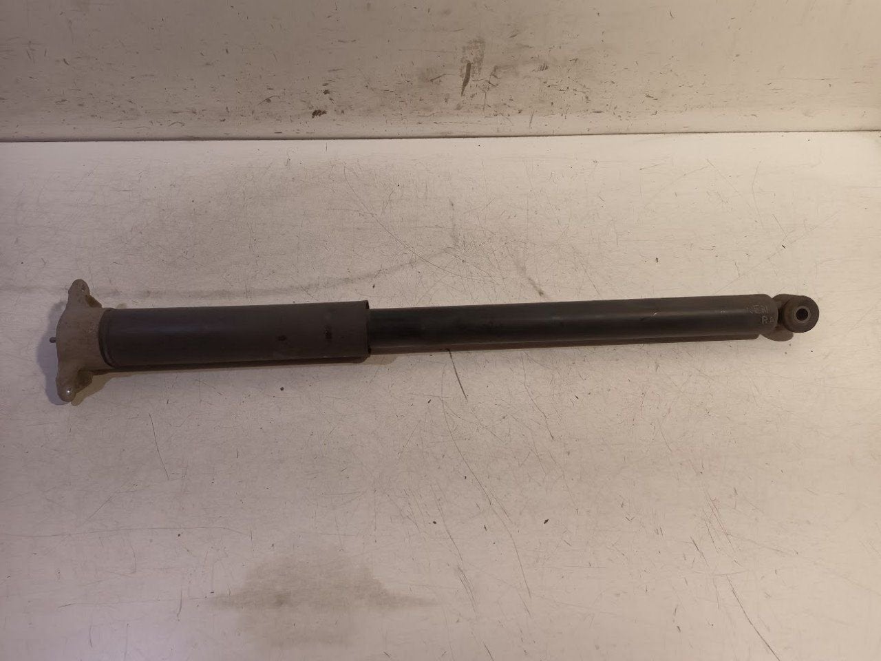 Schokbreker rechts achter Volvo V40, Onderdelen@venauto.nl, Van der Ven Autorecycling B.V., Gebruikt, Ettenseweg 76, 4706 PB Roosendaal, The Netherlands