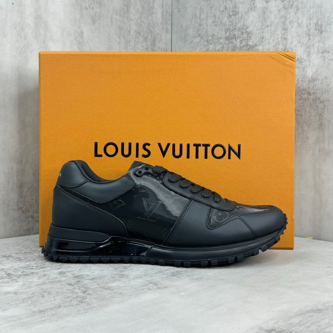 Louis Vuitton Run Away Shoes, Ophalen of Verzenden, Zo goed als nieuw, Zwart