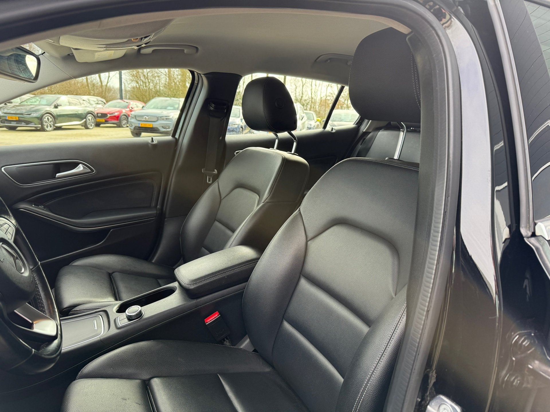 Mercedes-Benz GLA-klasse 180 Business Solution AMG, Auto's, Gebruikt, Euro 6, 4 cilinders, 715 kg