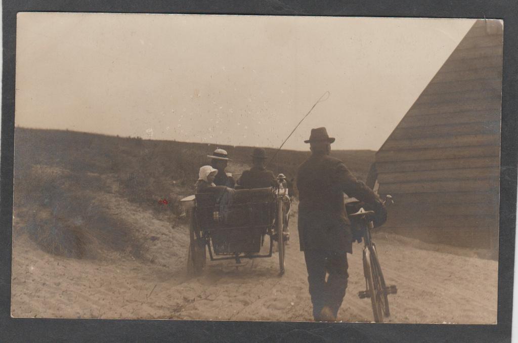 katwijk? strandgezicht met koninklijke familie  fotokaart, Verzenden, 1920 tot 1940, Ongelopen, Zuid-Holland