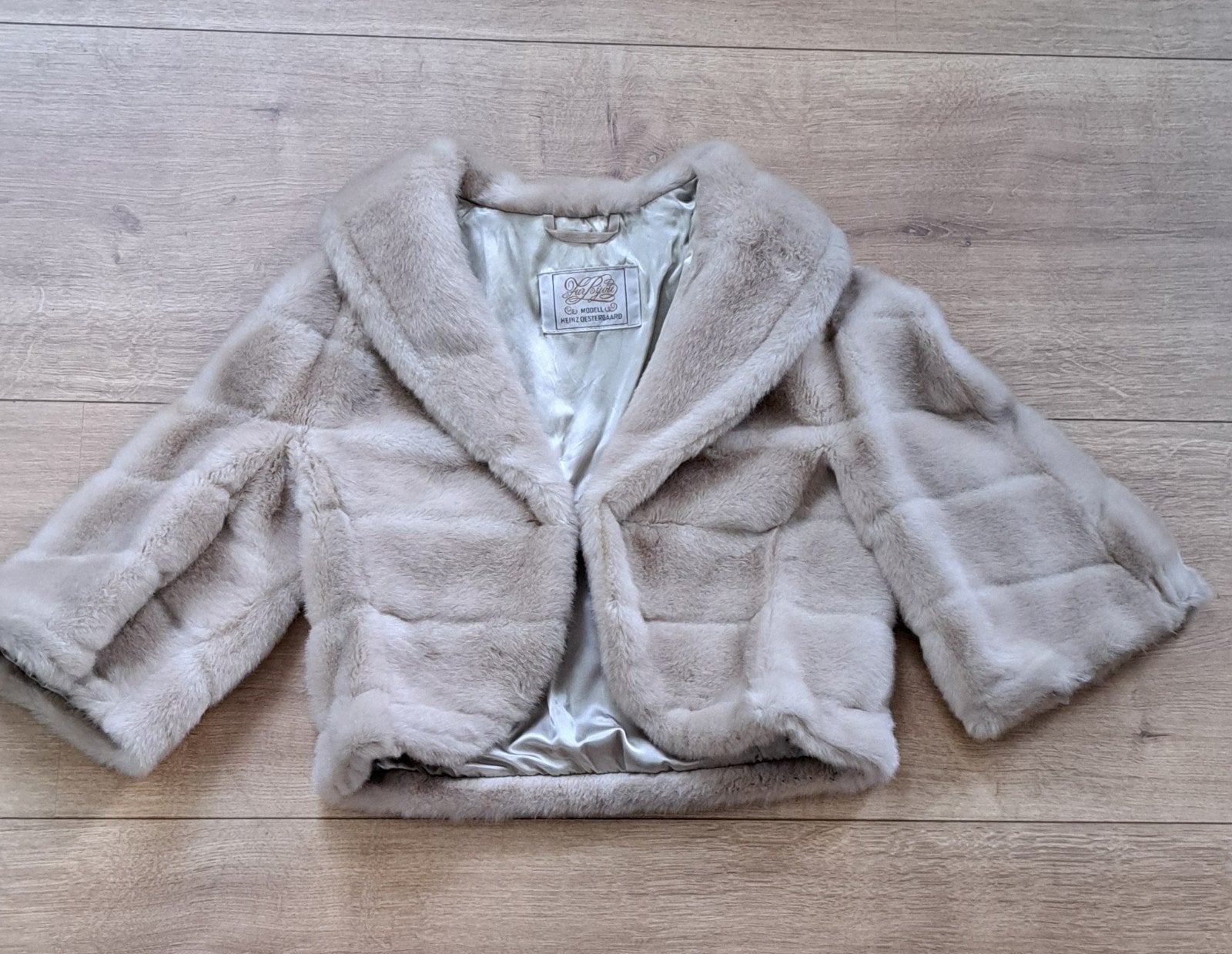 Originele Heinz Oestergaard nepbontjas maat 42, Beige, Maat 42/44 (L), Ophalen of Verzenden, Zo goed als nieuw