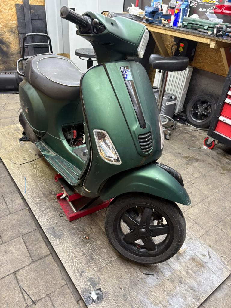 vespa 150cc lc, Fietsen en Brommers, Scooters | Vespa, Ophalen of Verzenden, Zo goed als nieuw, Benzine, Overige modellen