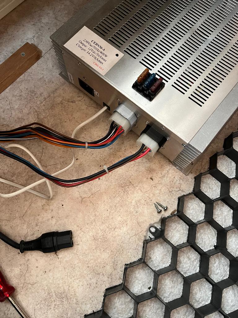 Kip caravan CERS 30A en Solara laadregelaar, Ophalen of Verzenden, Gebruikt