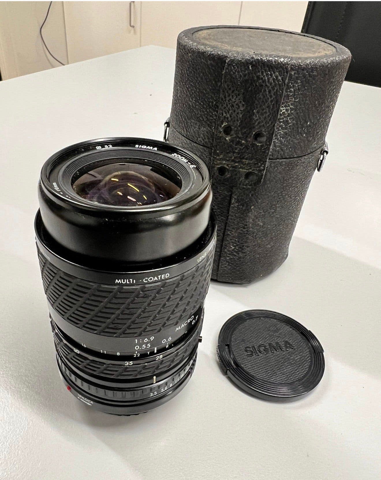 Sigma Zoom-E 1:3.5-4.5 f= 28-70 Multi-Coated + Canon adapt., P, Sigma, P, P