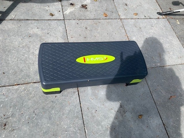 Aerobic step, in hoogte aanpasbaar, Sport en Fitness, Ophalen, Zo goed als nieuw, Benen, Stepbank