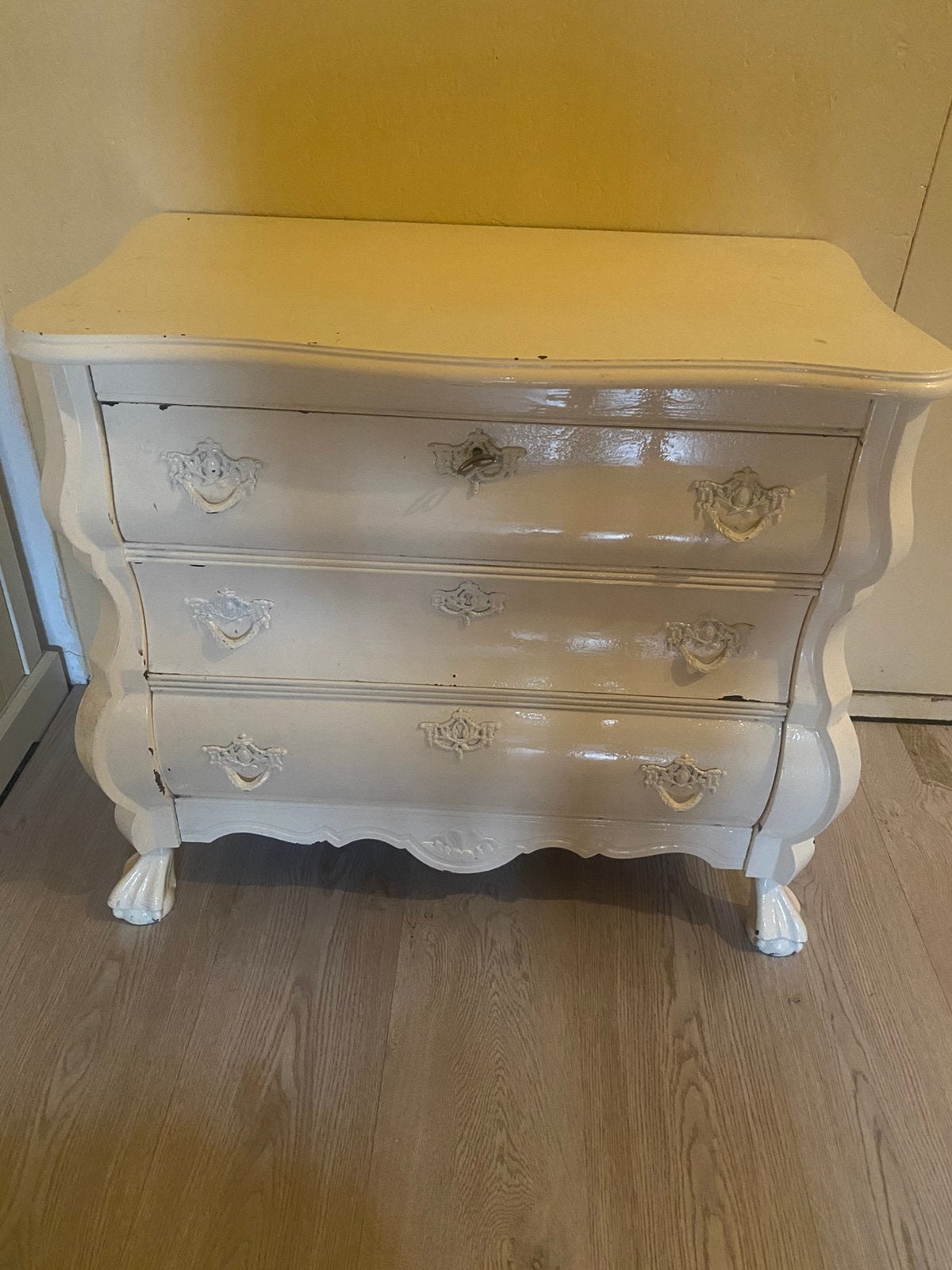 Wit buikkastje brocante, Huis en Inrichting, Ophalen, Gebruikt, 50 tot 100 cm, 3 of 4 laden