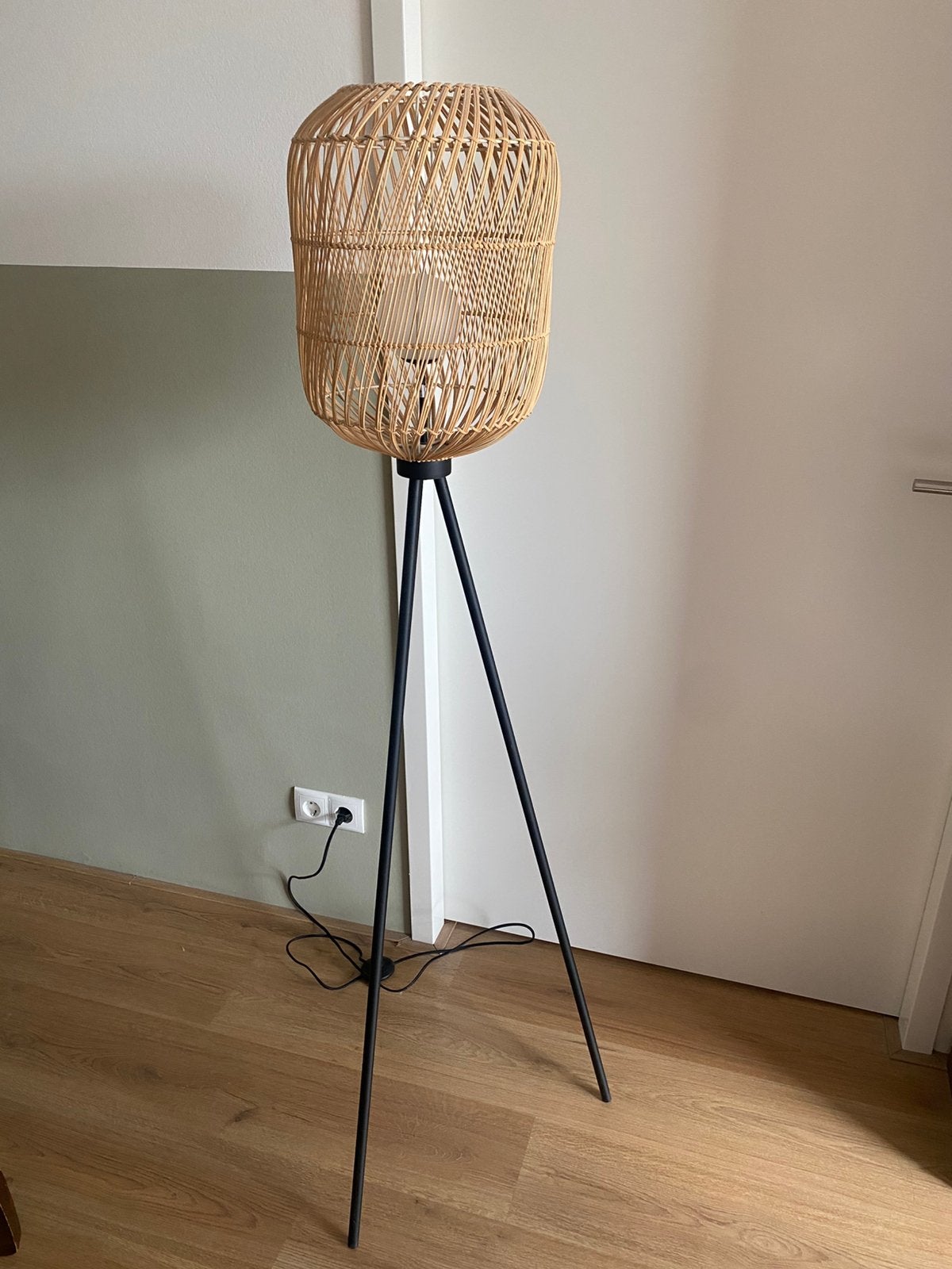 Lamp met rieten kap, Ophalen, Zo goed als nieuw, 150 tot 200 cm