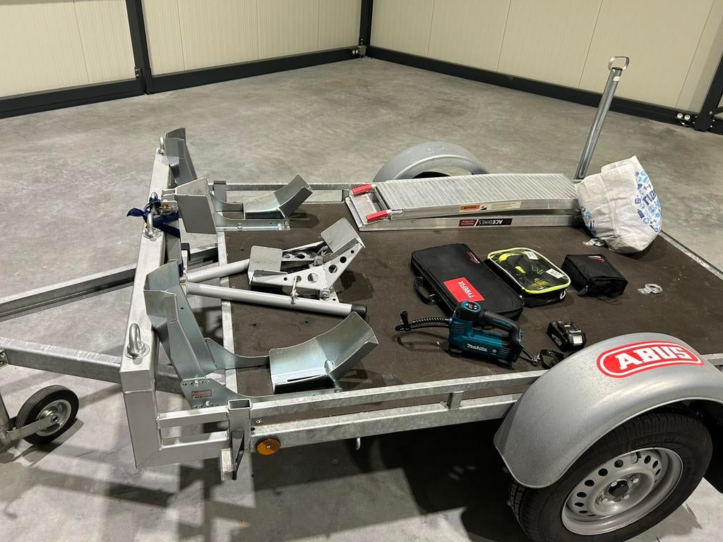 Te huur: motor trailer voor 2 motoren, Motoren, Ophalen, Zo goed als nieuw