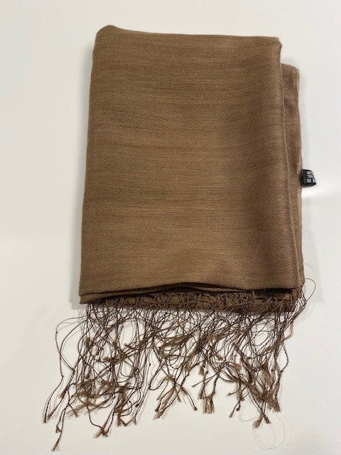 Taupekleurige sjaal met franjes, Ophalen of Verzenden, Nieuw, Maat 46/48 (XL) of groter, Sjaal