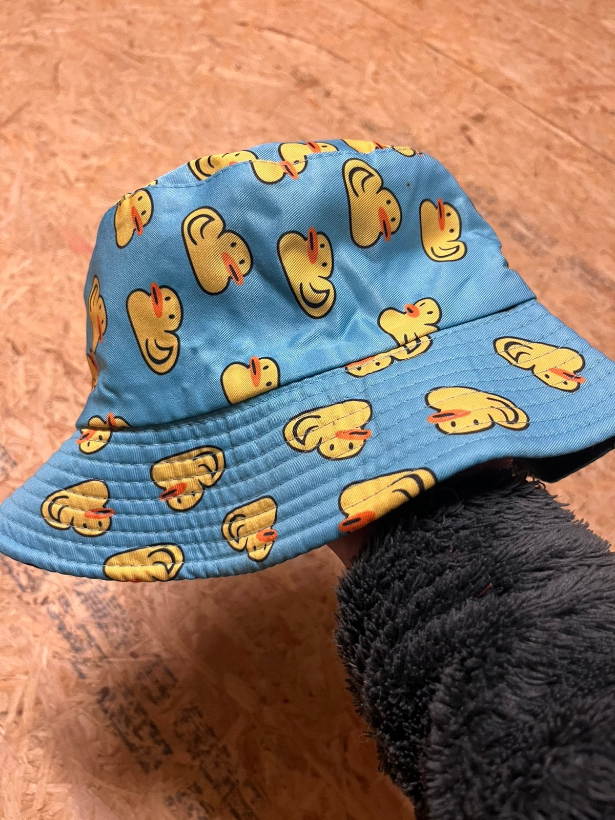 Vissershoedje met eendjes duck blauw geel, Ophalen of Verzenden, Zo goed als nieuw, One size fits all, Hoed