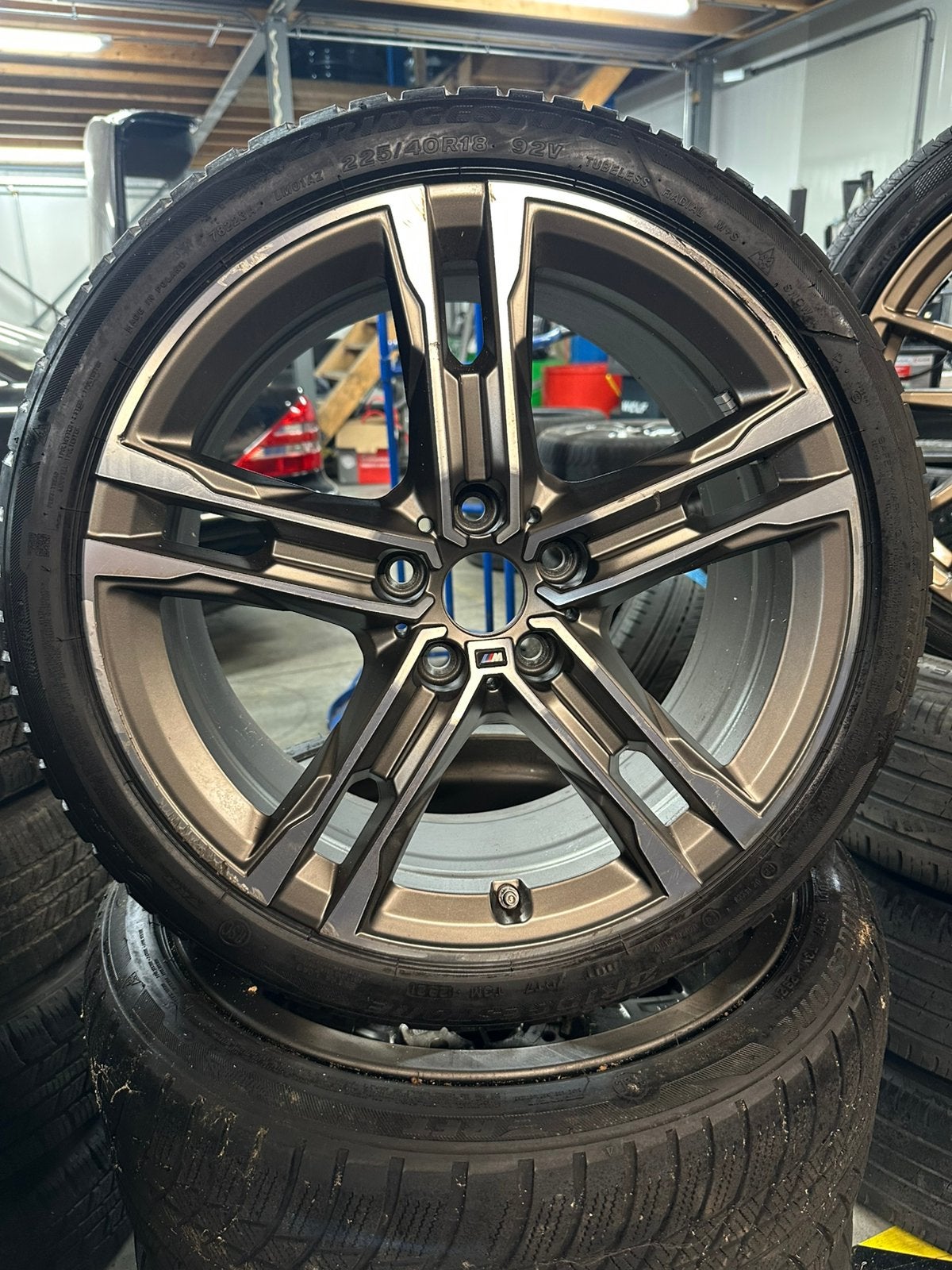 Origienele BMW 1 serie F40 2 serie 556M 18 inch winterbanden, Auto-onderdelen, 18 inch, Banden en Velgen, 225 mm, Winterbanden