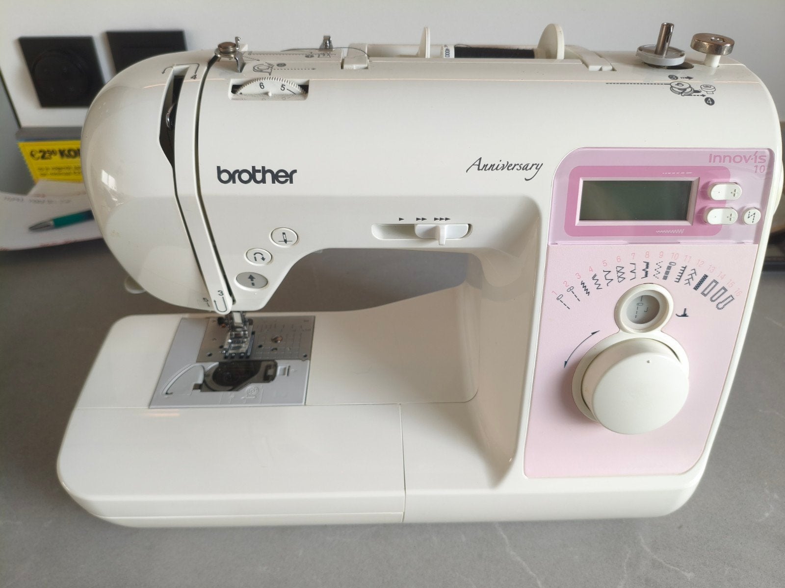 Brother Innov-is 10 Naaimachine - Nieuwstaat, Hobby en Vrije tijd, Naaimachines en Toebehoren, Ophalen of Verzenden, Zo goed als nieuw