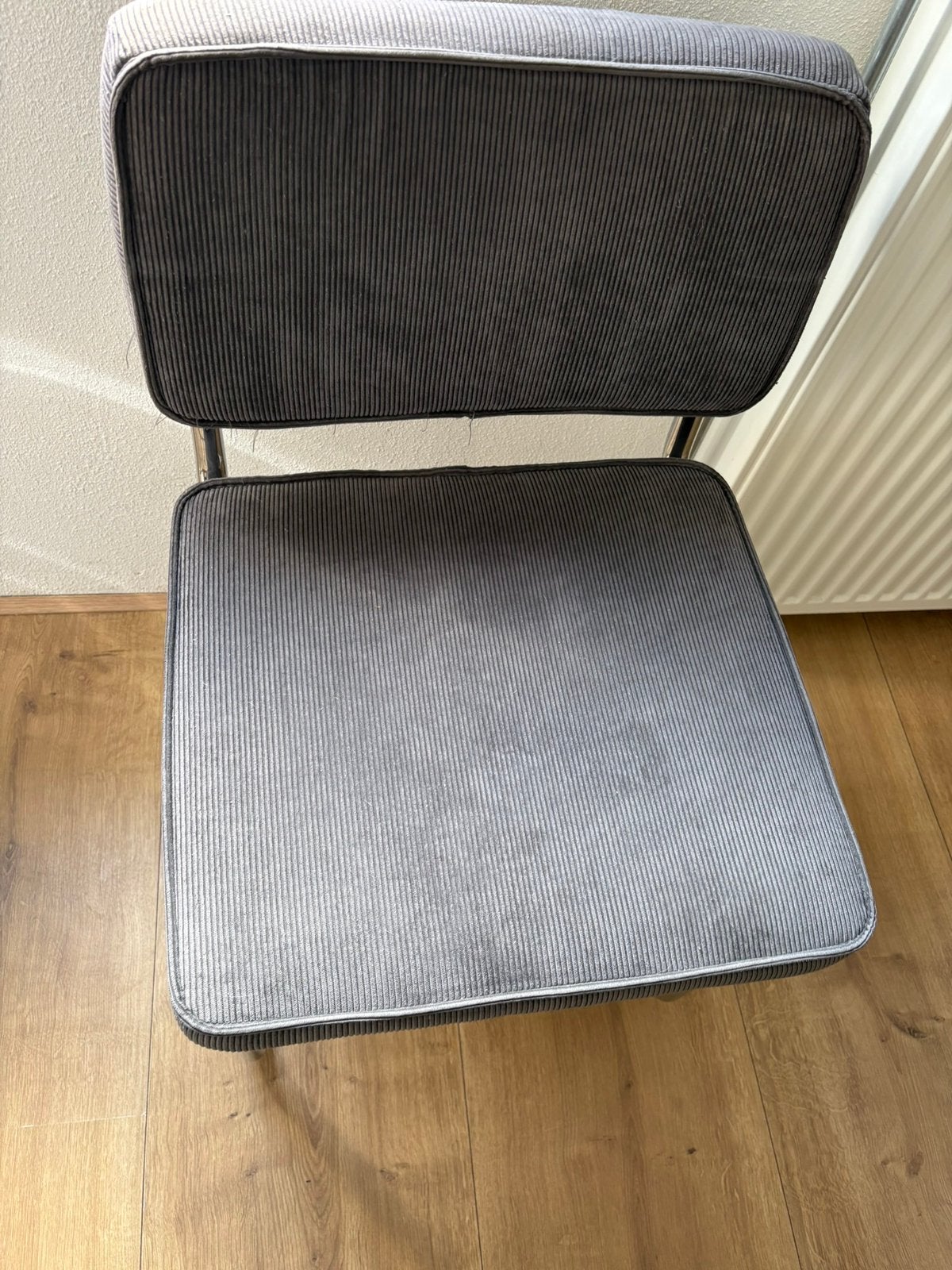 Eetkamerstoel rib, 4 stuks, Ophalen of Verzenden, Zo goed als nieuw, Grijs, Vier