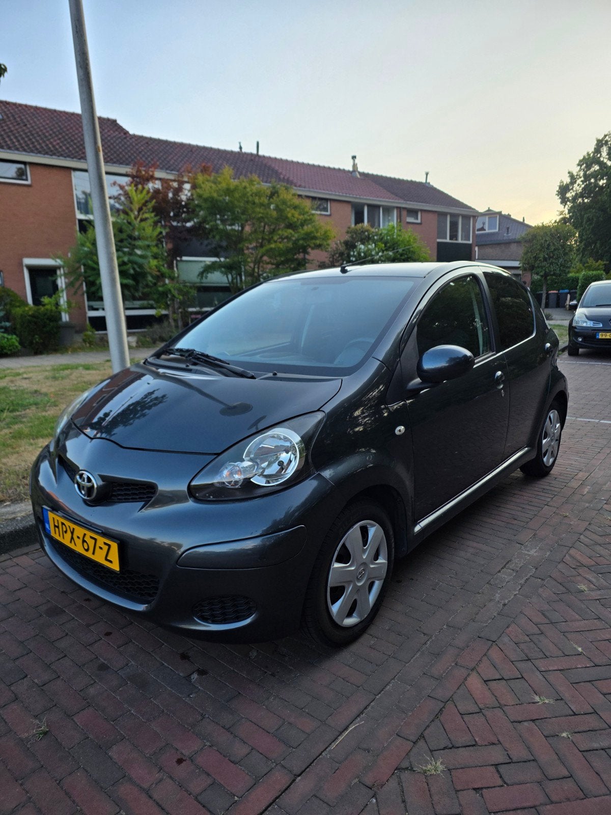 Toyota Aygo 1.0 12V Vvt-i 5DRS 2011 Grijs, Auto's, Voorwielaandrijving, Stof, 4 stoelen, 68 pk