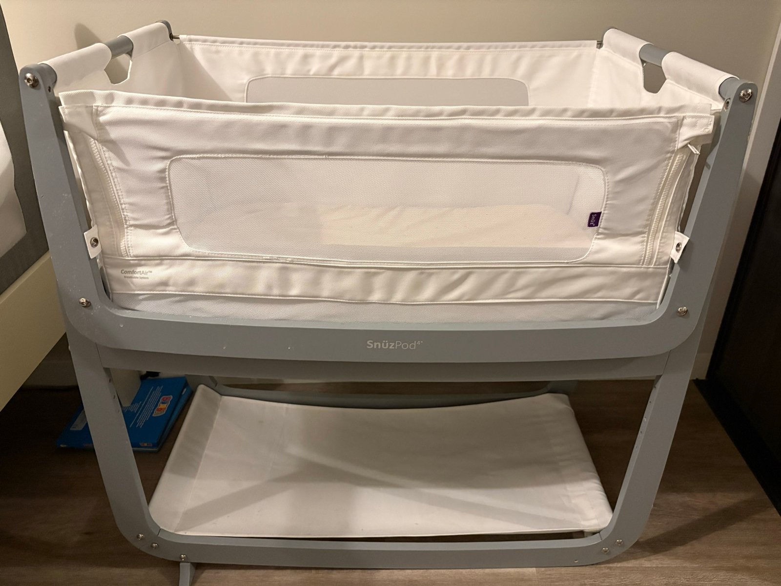 SnüzPod4 Co-Sleeper Wieg - Grijs/Wit, Ophalen, Gebruikt, Wieg