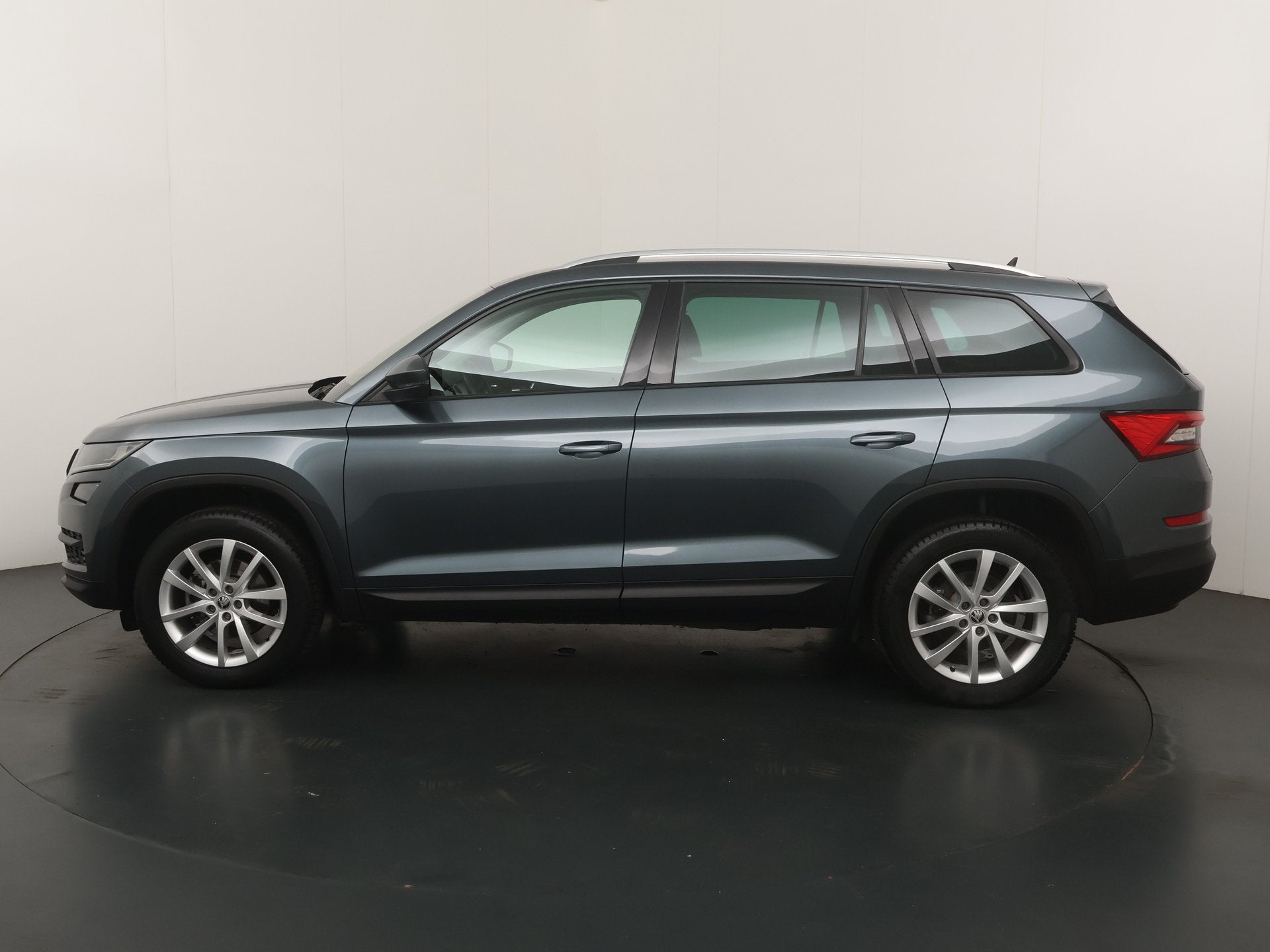 Skoda Kodiaq 1.5 TSI 150 pk Business Edition | Trekhaak | Ca, Auto's, 4 cilinders, Leder en Stof, Origineel Nederlands, Handgeschakeld