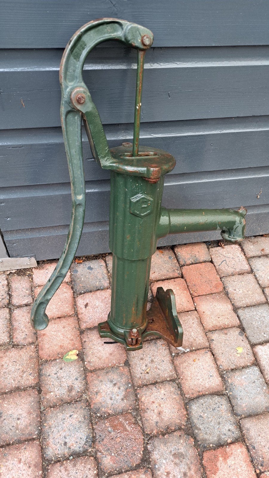Robuuste gietijzeren weidepomp - Handmatig water pompen, Tuin en Terras, Waterpompen, Ophalen of Verzenden, Gebruikt, Handmatig