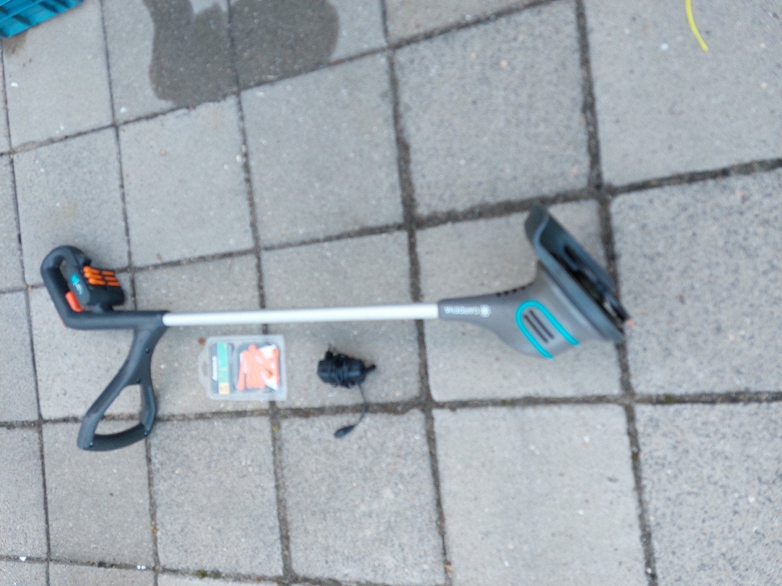 Gardena Grastrimmer met extra messen en oplader, Gebruikt, Ophalen of Verzenden, 30 tot 50 cm, Elektrisch