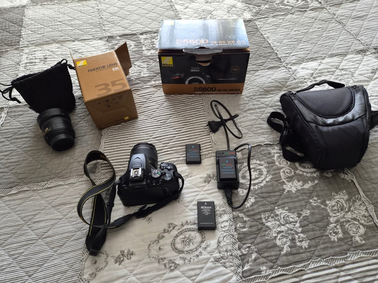 Nikon D5600 spiegelreflexcamera met 2 lenzen en accessoires, Spiegelreflex, Cameratas, Ophalen of Verzenden, Zo goed als nieuw