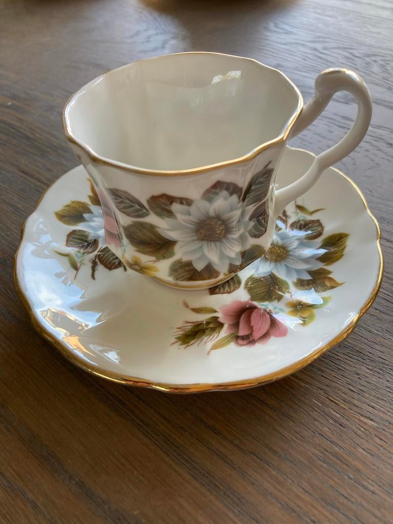 Vintage Royal Windsor Theekop en Schotel - Bloemenpatroon, Ophalen of Verzenden