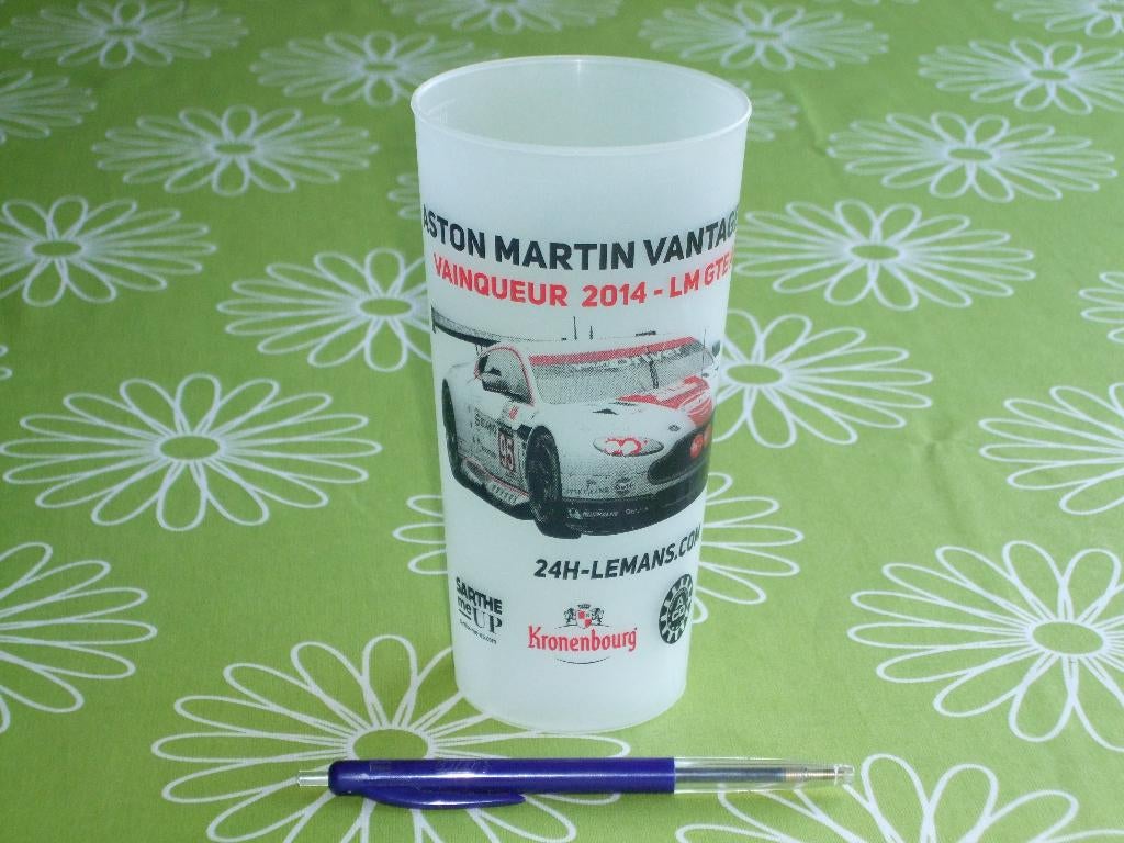 24H Le Mans - Aston Martin Vantage V8 2015 beker Kronenbourg, Verzamelen, Ophalen of Verzenden, Zo goed als nieuw, Auto's