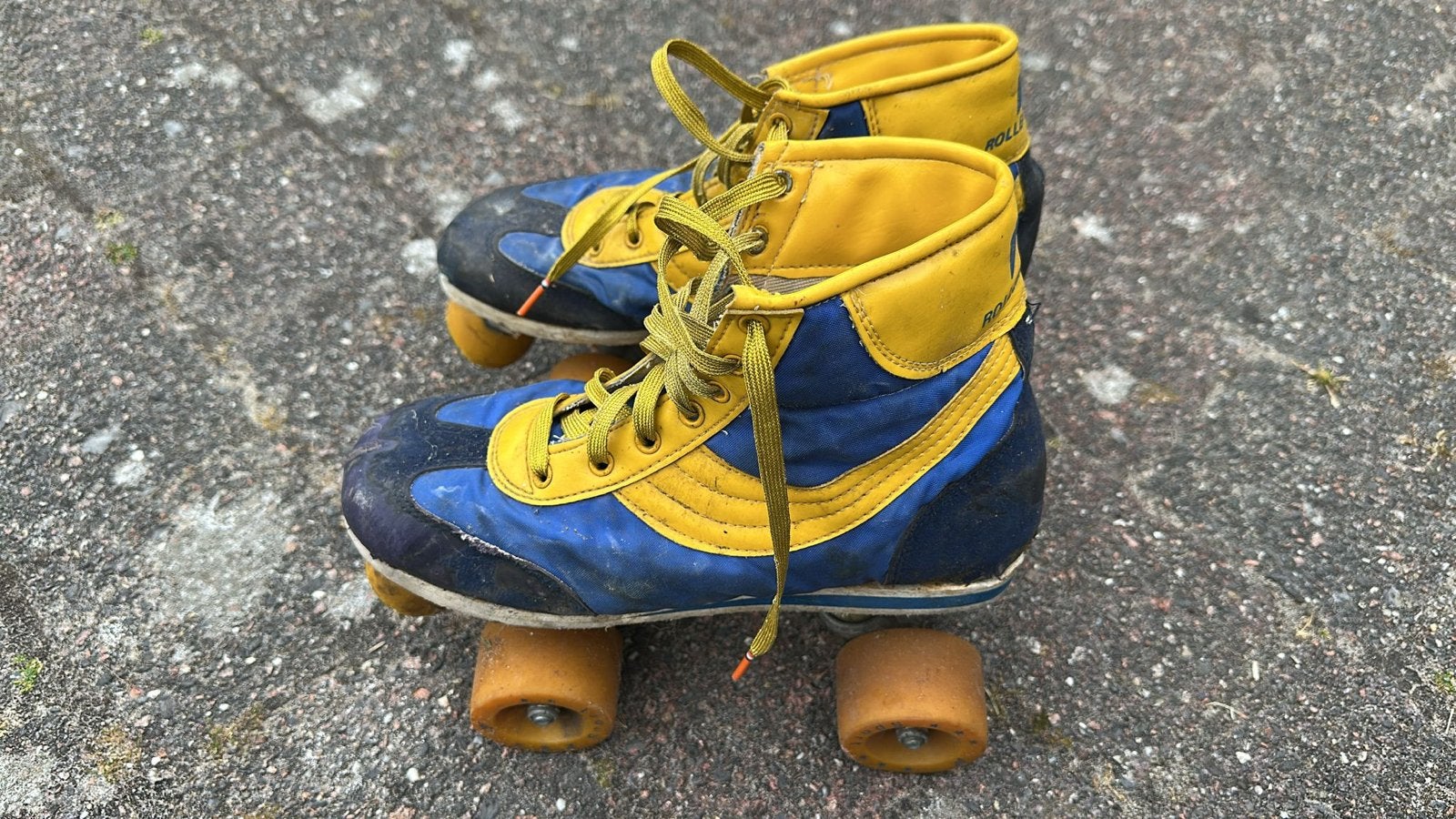 Vintage Roller Skates - Blauw/Geel, Kinderen en Baby's, Speelgoed | Buiten | Rolschaatsen, Ophalen, Gebruikt