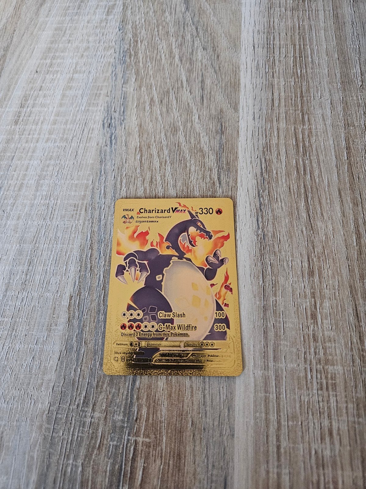 Charizard Vmax gold metal pokemon card, Ophalen of Verzenden, Zo goed als nieuw
