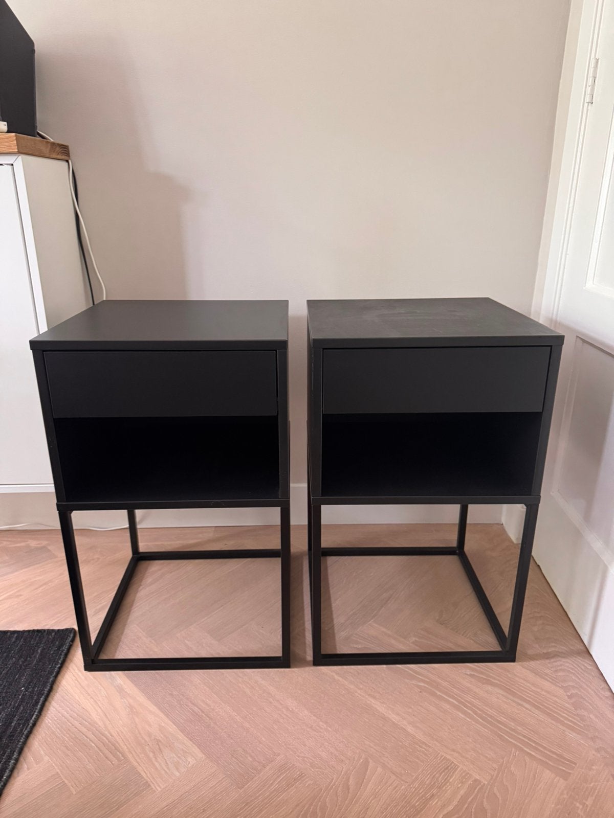 Nachtkastjes Vikhammer Ikea 2 stuks, Huis en Inrichting, Ophalen, Zo goed als nieuw, Minder dan 45 cm, Minder dan 55 cm