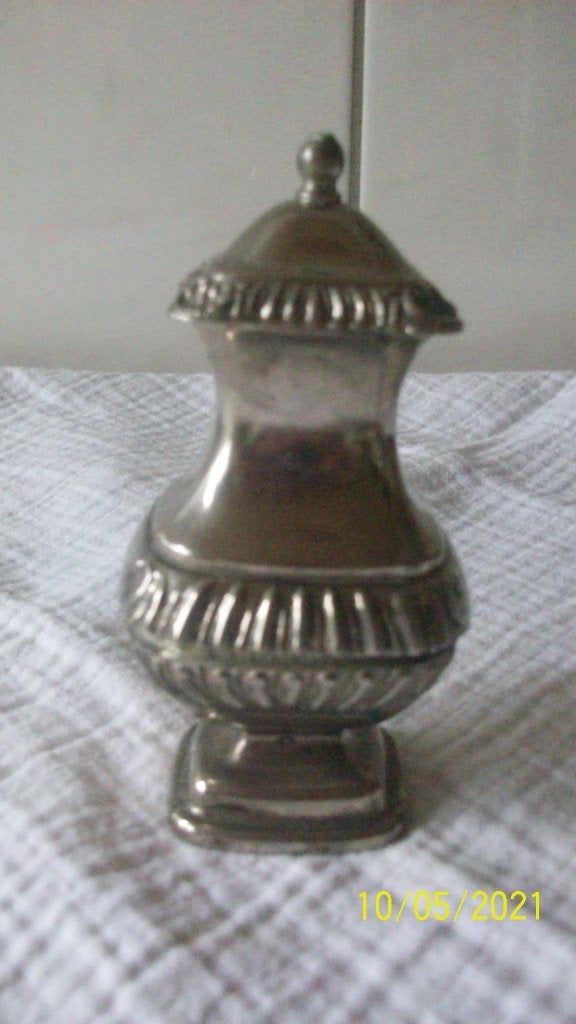 Decoratieve zilverkleurige zoutpotje met deksel, Ophalen of Verzenden, Zilver