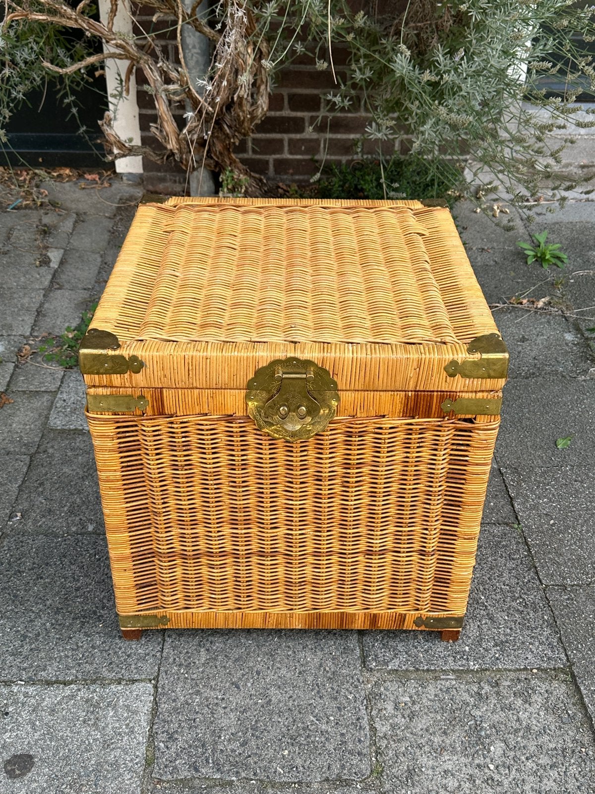 Vintage bamboe rotan speelgoedmand koperbeslag chinoiserie, Ophalen, Gebruikt, Mand, Met deksel