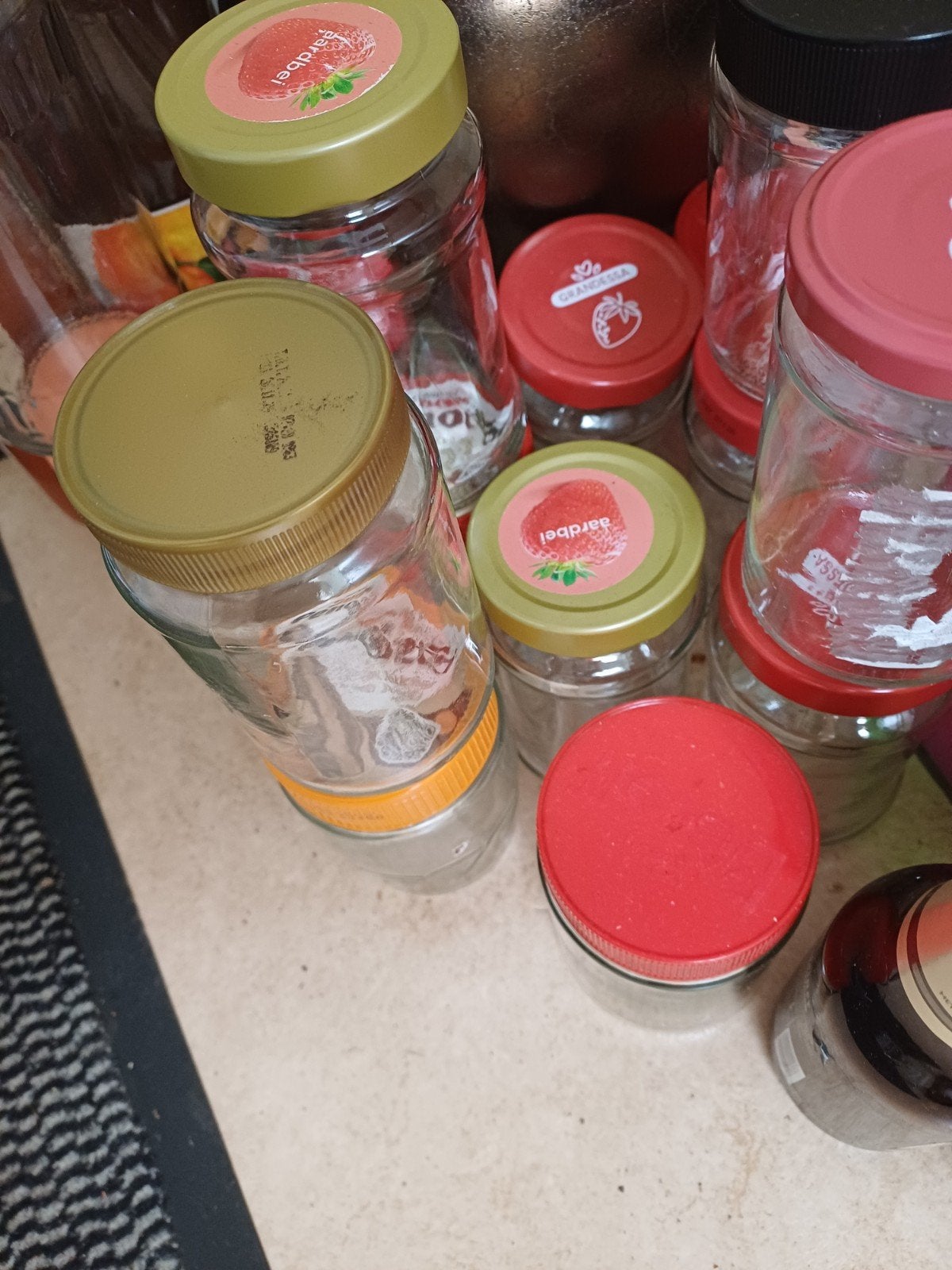 Partij glazen jam en groenteconcervenpotten, Ophalen