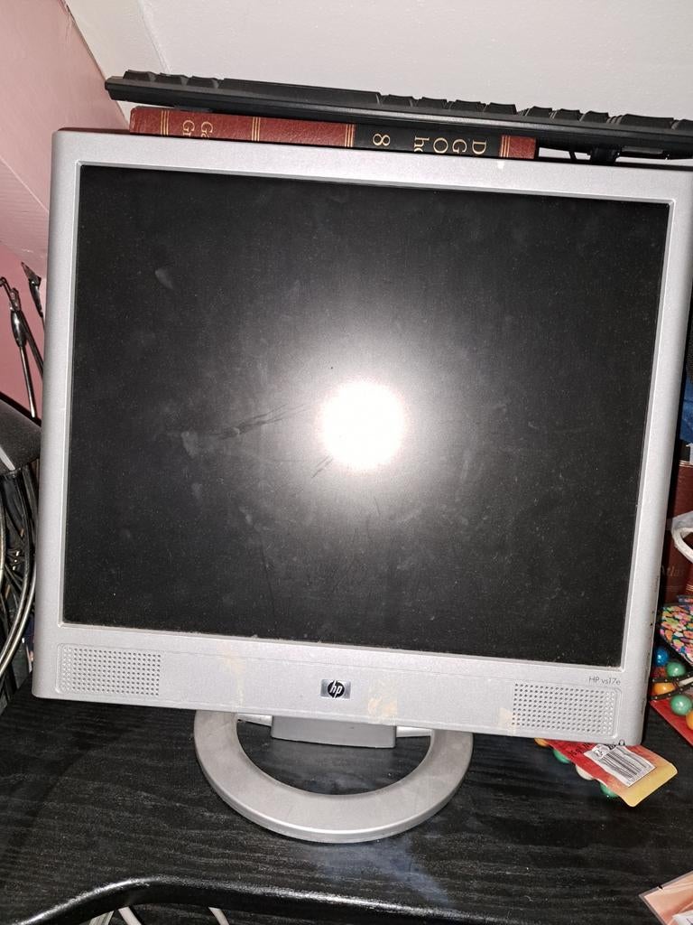 HP grijs monitor scherm 42cm vaste prijs, Ophalen of Verzenden, Zo goed als nieuw