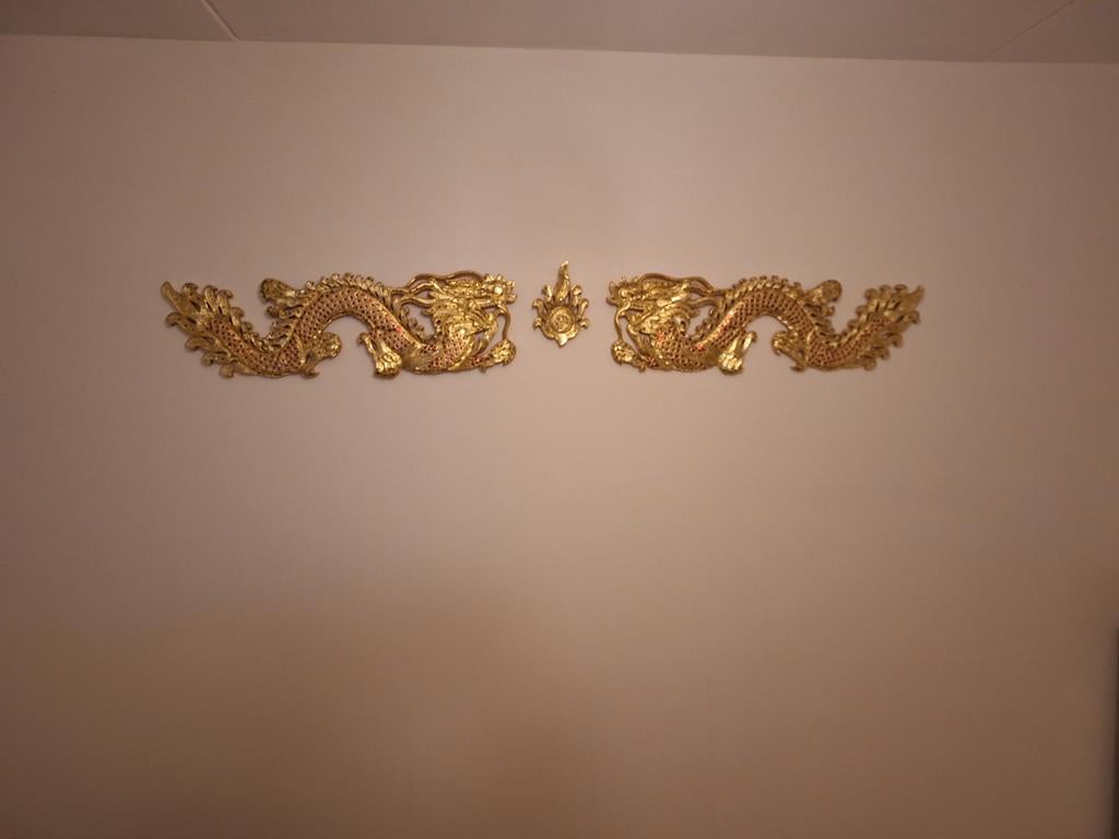 2 decoratieve goudkleurige houten draken voor aan de muur
95, Ophalen of Verzenden, Gebruikt