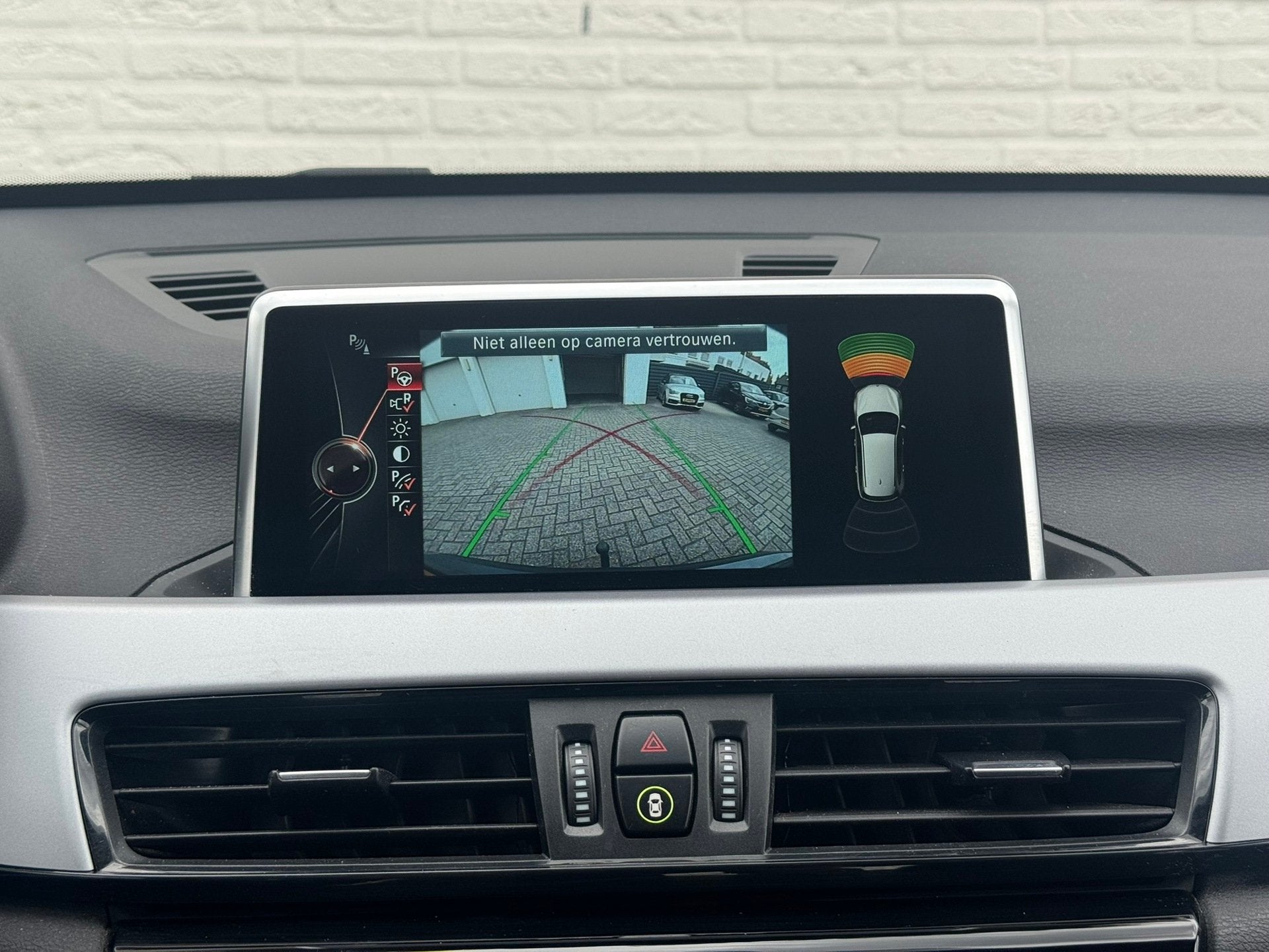 BMW X1 SDrive18i High Executive Camera Trekhaak 1700kg Clima, Gebruikt, 19 km/l, 3 cilinders, 1405 kg