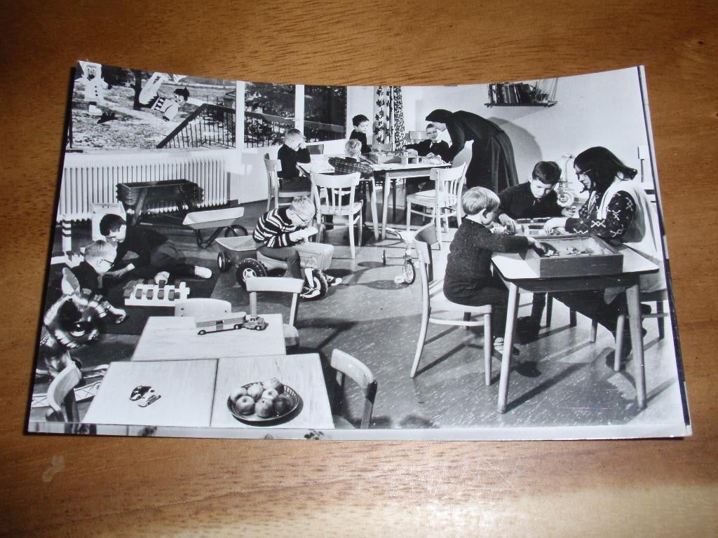 Bunde Huize Overbunde Spelende Kinderen Klaslokaal, Verzamelen, Verzenden, 1960 tot 1980, Ongelopen, Limburg