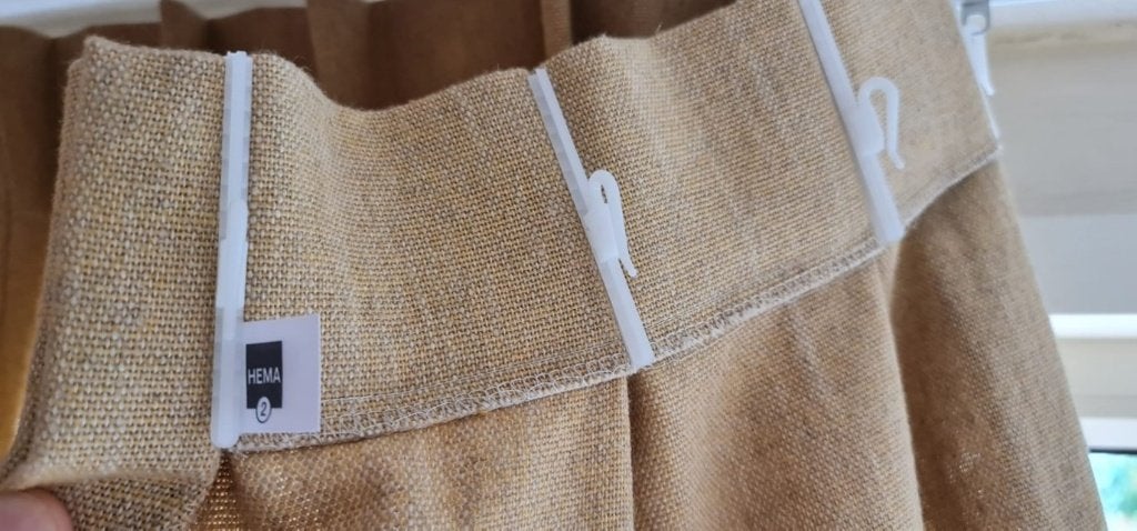 HEMA Gordijnen Calais Okergeel - Bijna Nieuw - 576 x 220 cm, Huis en Inrichting, Overige merken, 220 cm, Beige, Ophalen of Verzenden