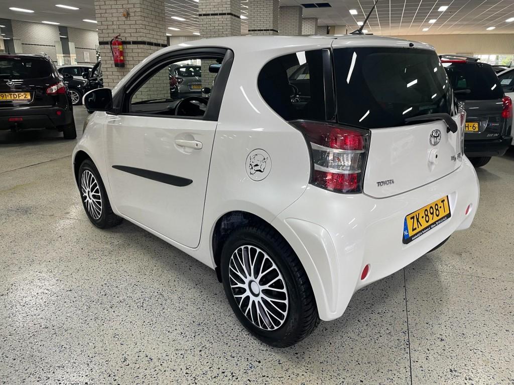 Toyota IQ 1.0 VVTI Stuurbekrachtiging Elec. Pakket AUX NAP, Auto's, Toyota, Gebruikt, Huisgarantie, Met garantie (alle), 4 stoelen