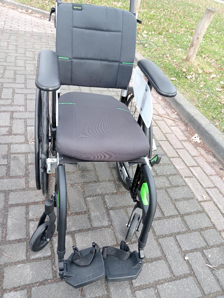 Neox lichtgewicht rolstoel life&mobility, Diversen, Rolstoelen, Ophalen of Verzenden, Zo goed als nieuw, Duwrolstoel