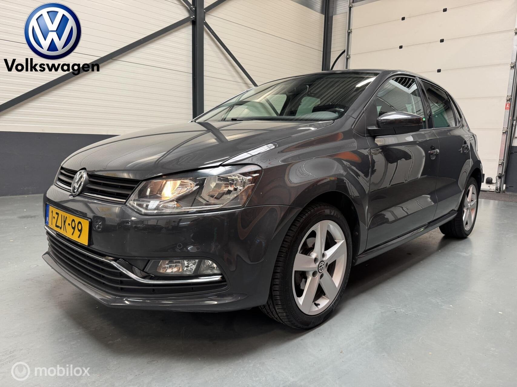 Volkswagen Polo 1.2 TSI Highline 90PK Veel opties|NL-auto!, Stof, 4 cilinders, Origineel Nederlands, Bedrijf