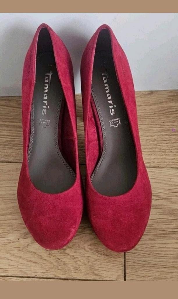 Tamaris rode pumps, Tamaris, Pumps, Ophalen of Verzenden, Zo goed als nieuw